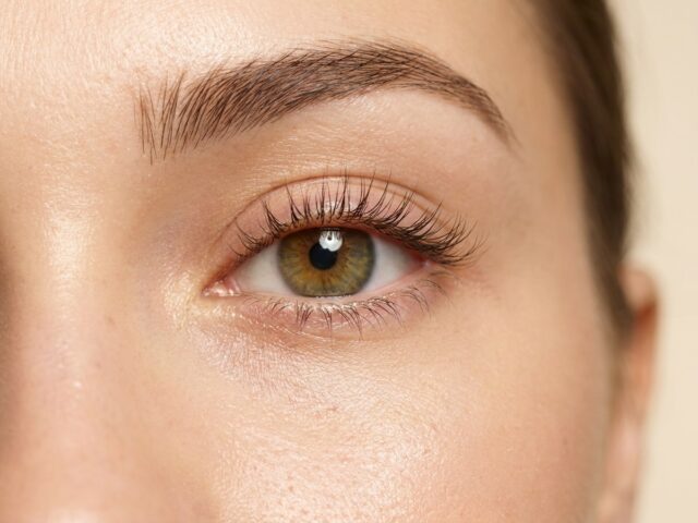 Wimpernlifting oder Wimpernverlängerung - schöne natürliche Wimpern, Kosmetikstudio Königstöchter München